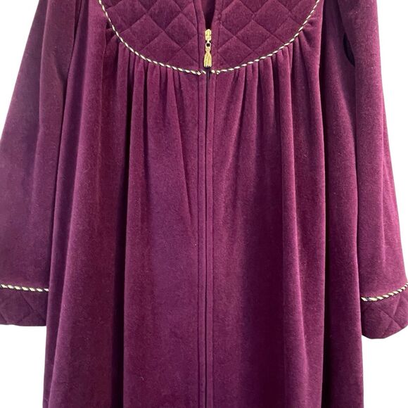 VTG Vanity Fair Maroon House Coat Robe Full Zip Size Medium Plush Elegant USA - Picture 6 of 16